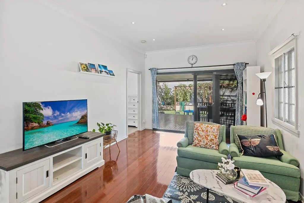 Artistic Queenslander With Park Views - Near City! Brisbane 0*,  Australia