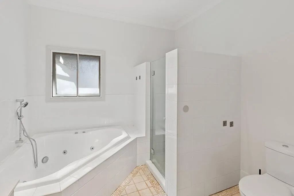 Artistic Queenslander With Park Views - Near City! Brisbane 0*,  Australia