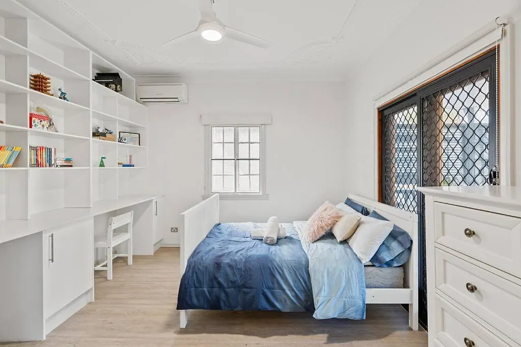 Artistic Queenslander With Park Views - Near City! Brisbane