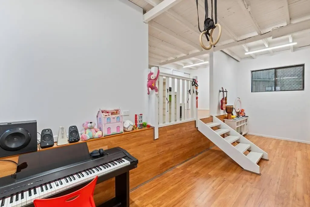 Artistic Queenslander With Park Views - Near City! Brisbane Australia