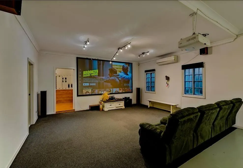 Artistic Queenslander With Park Views - Near City! Brisbane Holiday home