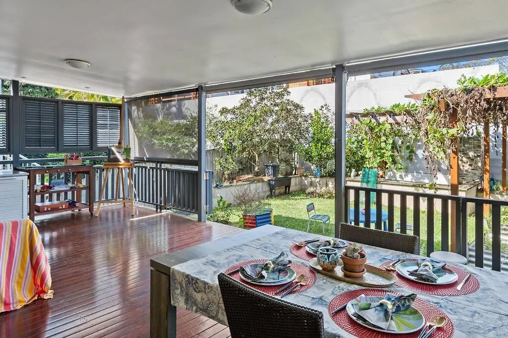 Artistic Queenslander With Park Views - Near City! Brisbane Australia